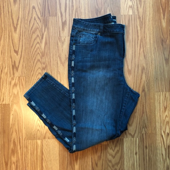 Worthington Denim - NWOT Worthington Embroidered Signature Skinny Jean